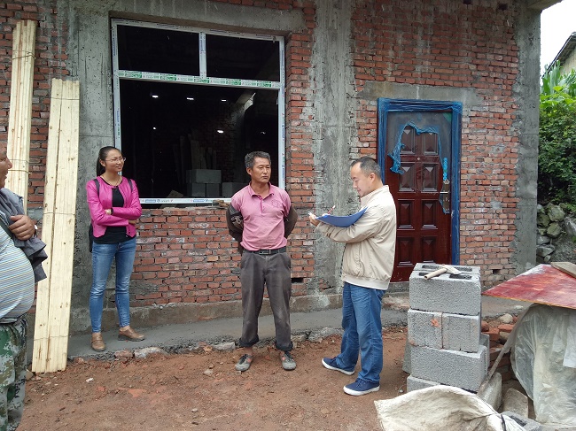 02 陳勇（右）入戶調查.jpg