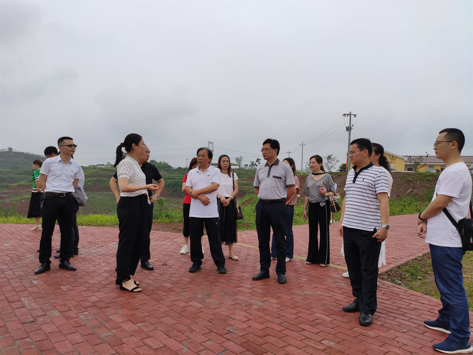 6月20日，農工黨自貢市委、巴中市委到自流井區榮邊鎮實地調研尖山村“1+6”公共服務陣地建設、產業發展情況_副本.jpg