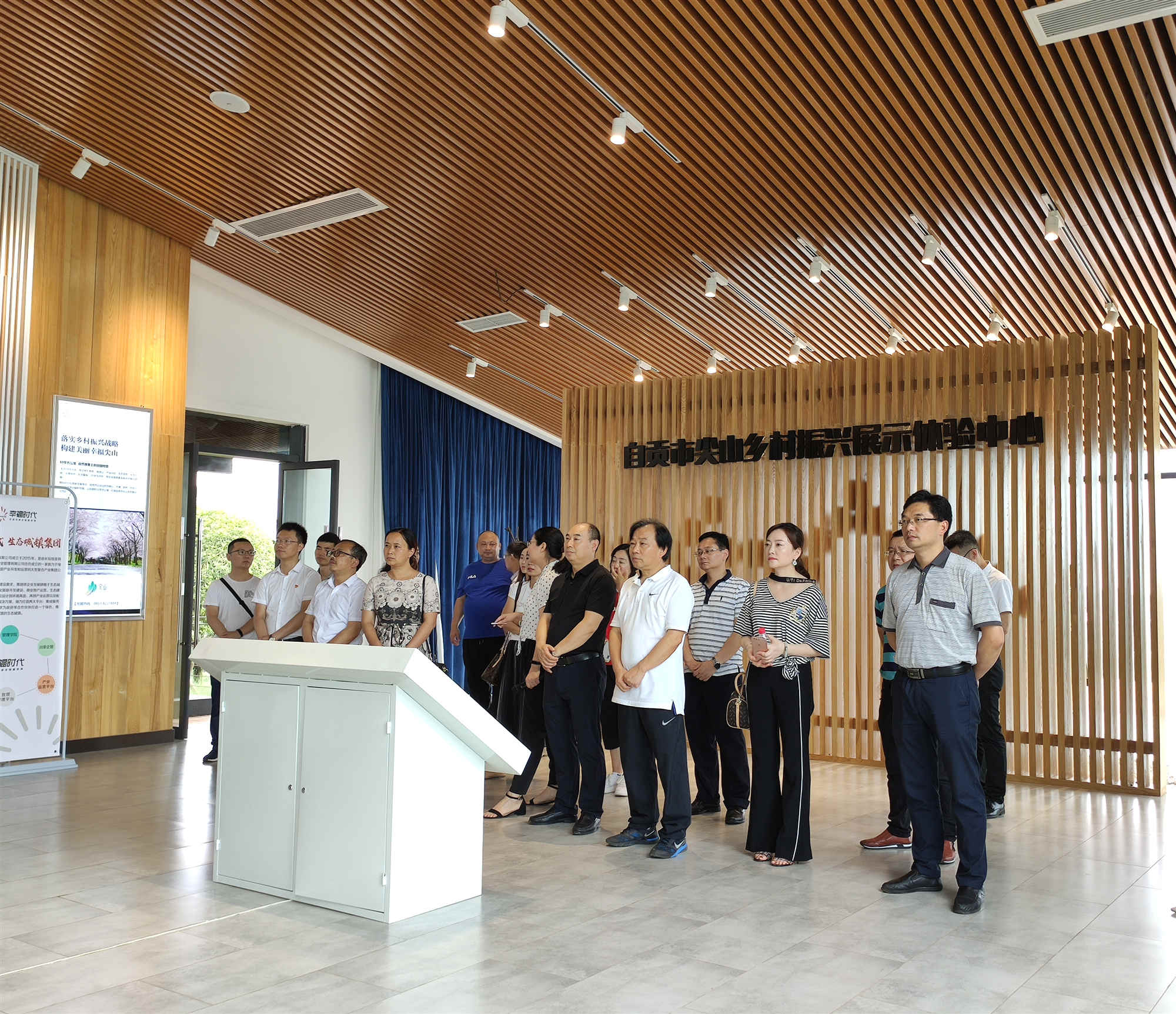 6月20日，農工黨自貢市委、巴中市委到自流井區榮邊鎮實地調研尖山村“1+6”公共服務陣地建設、產業發展情況 (2)_副本.jpg